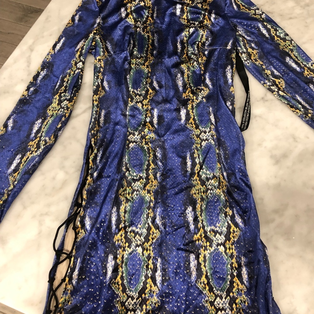 BWT pretty little thing velvet dress size 8=small